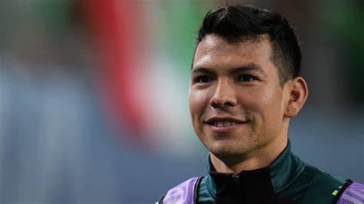 Chucky Lozano se compromete en hacer goles, si afici&oacute;n deja de gritar