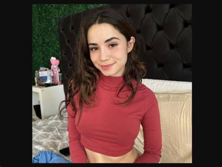 Daisy Blooms Videos & Photos Viral On Twitter & Reddit