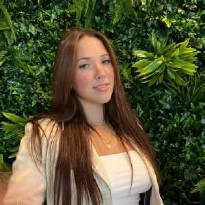 Ella Schnacky Age Wiki, Net worth, Bio, Height, Boyfriend