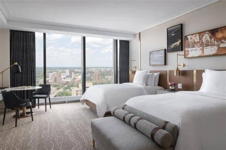 Four Seasons Hotel Minneapolis &mdash; Hotel Review Cond&eacute; Nast Traveler