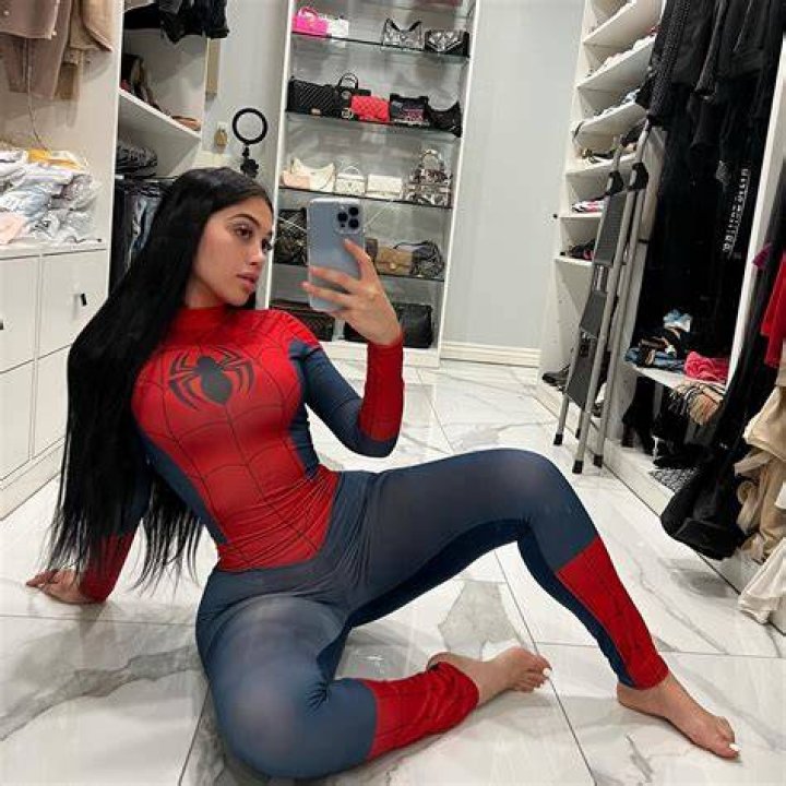 Jailyne Ojeda anuncia OnlyFans con picante foto de bizcochito