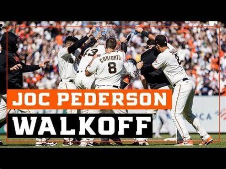Joc Pederson hits walkoff to lead Dodgers over Reds in Yasiel Puig&rsquo;s