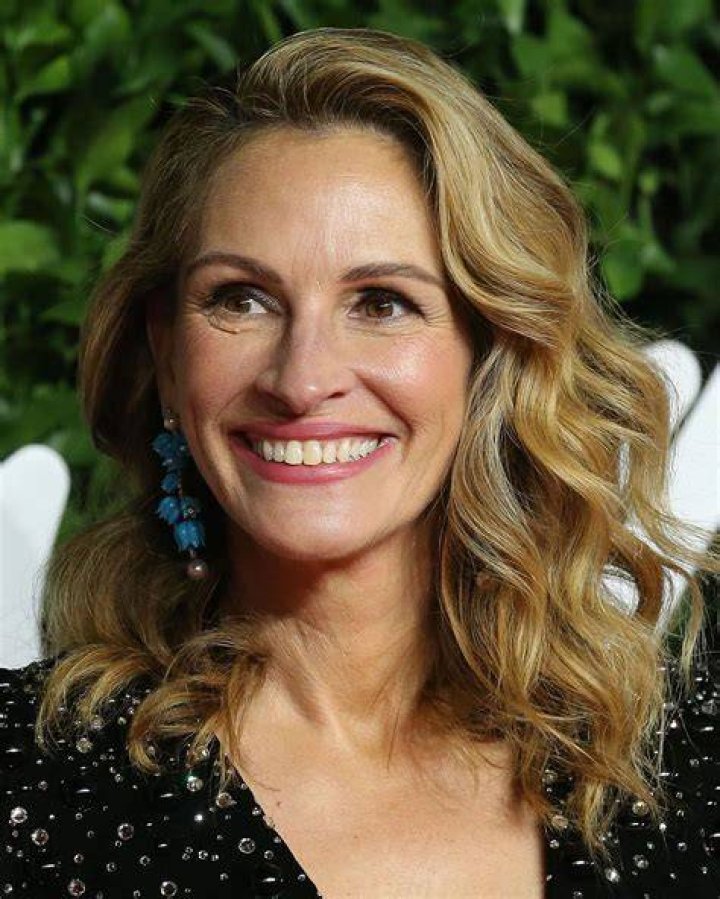 Julia Roberts' Ex Lyle Lovett Who Was Mocked for His Looks Fathered