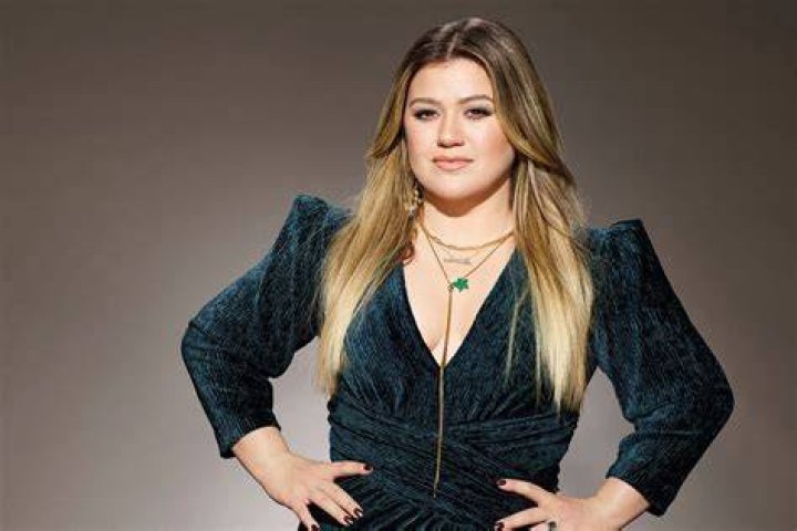Kelly Clarkson Age, Wiki, Bio, Height, Net Worth, Facts