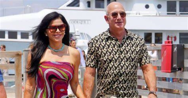 Lauren S&aacute;nchez Vacations with Jeff Bezos in TeenyTiny String Bikini