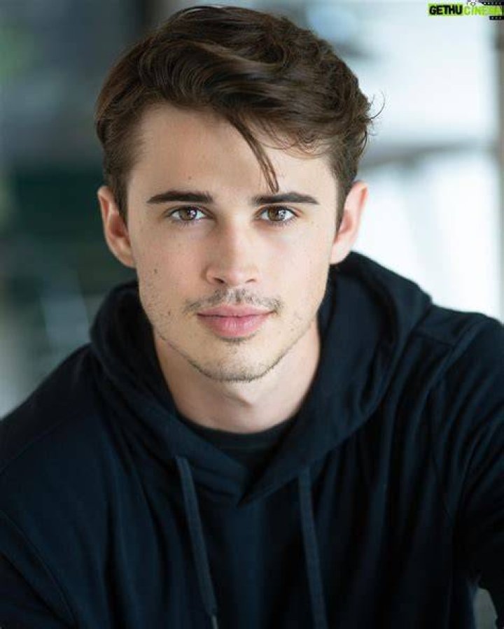 Logan Allen Wiki, Bio, Age, Family, Height, Parents, Girlfriend, Net