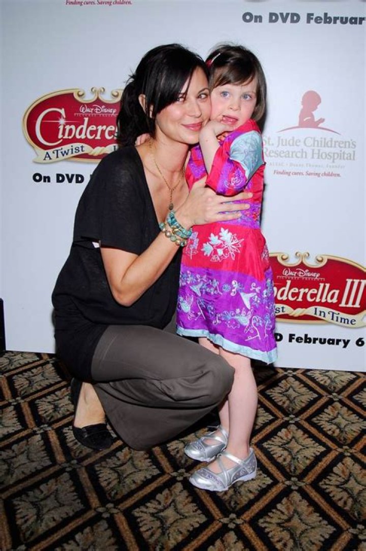 MEGALOAD of Catherine Bell pictures with her daughter Gemma