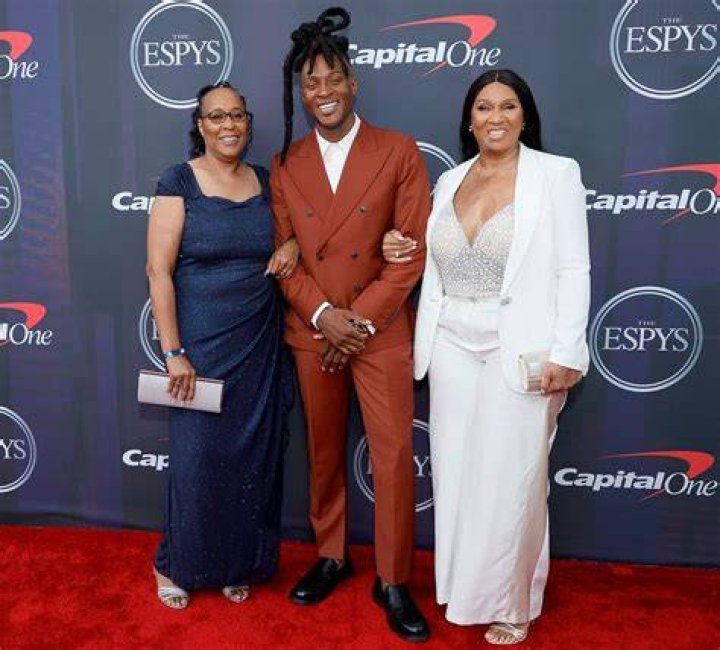 NFL Player DeAndre Hopkins Brings Mother to 2021 ESPYs