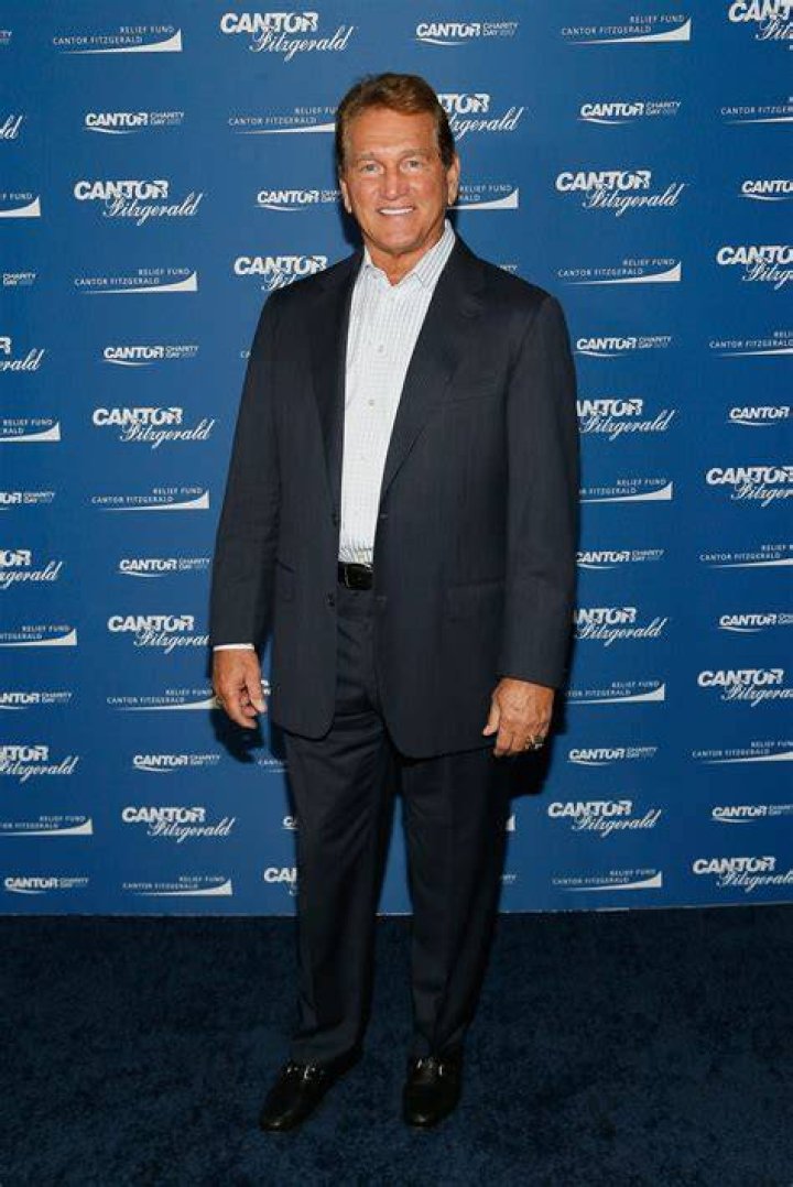 Robin Theismann- Wiki, Height, Net Worth, Husband