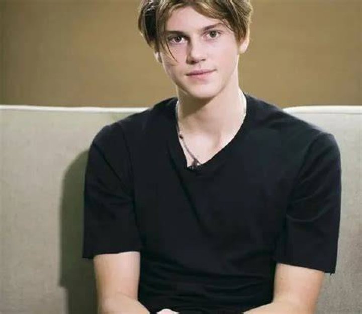 Ruel Age, Net Worth, Girlfriend, Family, Height and Biography TheWikiFeed