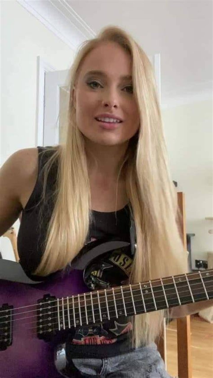 Sophie Lloyd (Guitarist) Bio, Age, Boyfriend, Husband & Career