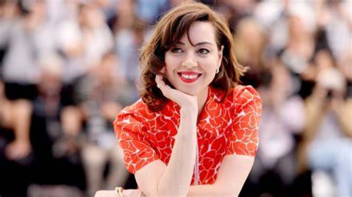 Total 97+ imagen aubrey plaza the office Abzlocal.mx