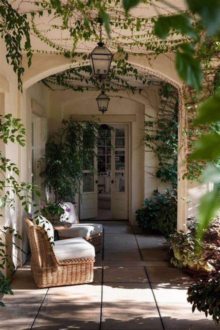 Tour Nancy Meyers&rsquo;s Newly Revitalized L.A. Home Architectural Digest