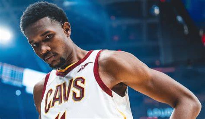 Video Cavs rookie Evan Mobley buys incredible gift for his mother, who