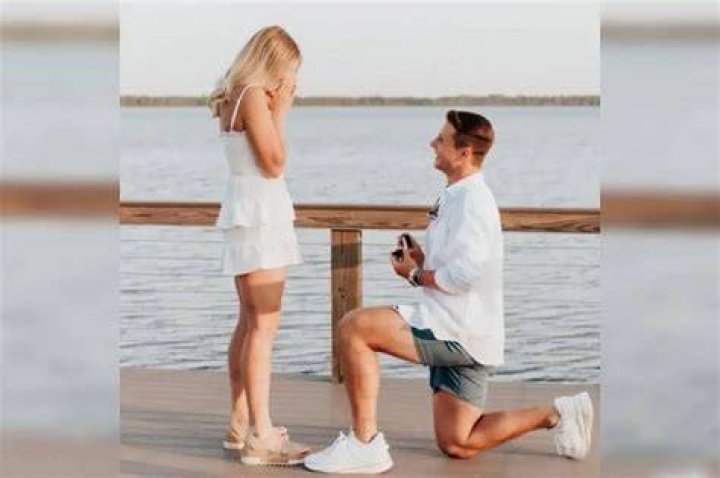 Who is the Girlfriend of Jaylen Waddle? His Parents, Salary an Jersey