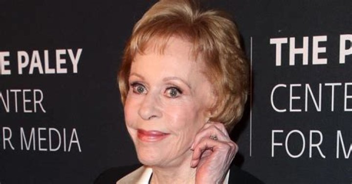 Why Did Carol Pull Her Ear at the Golden Globes 2019 POPSUGAR